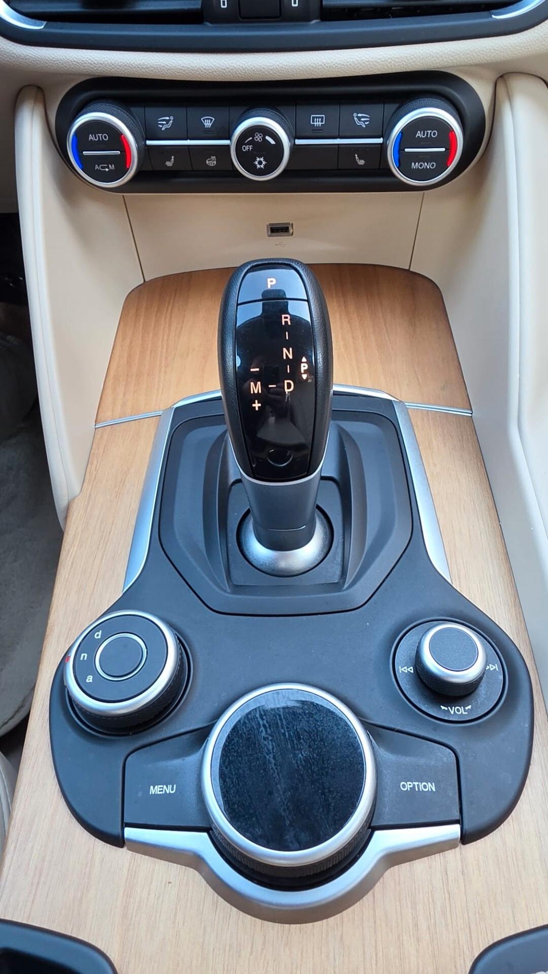 Alfa Romeo Giulia 2.2 Turbodiesel 180 CV Business Sport UNICO PROPRIETARIO
