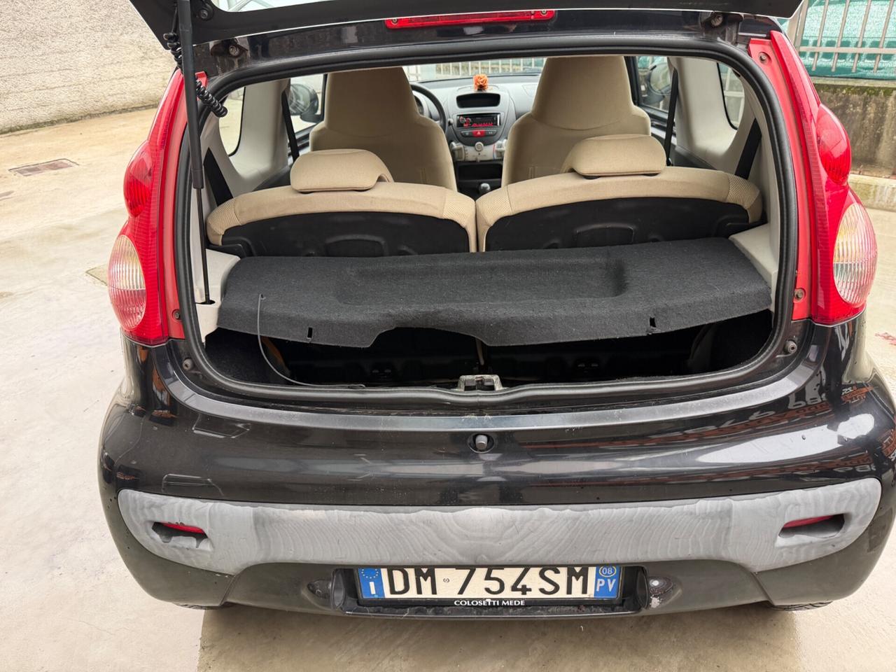 Peugeot 107 1.0 benzina euro4 68CV neopatentati