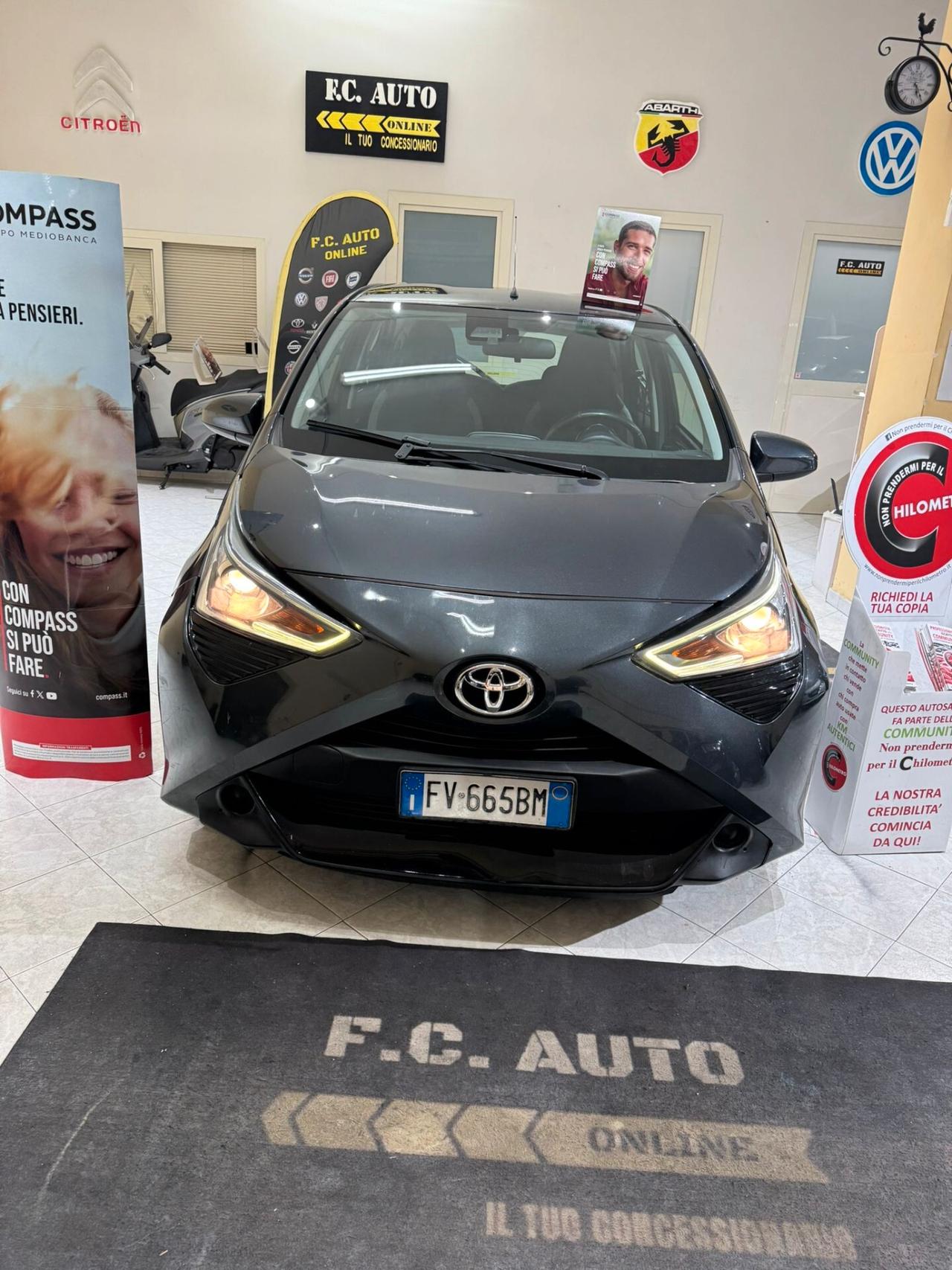 Toyota Aygo 1.0 VVT-i 72 CV 5 porte x-cite (motore con 80.000km con fattura)