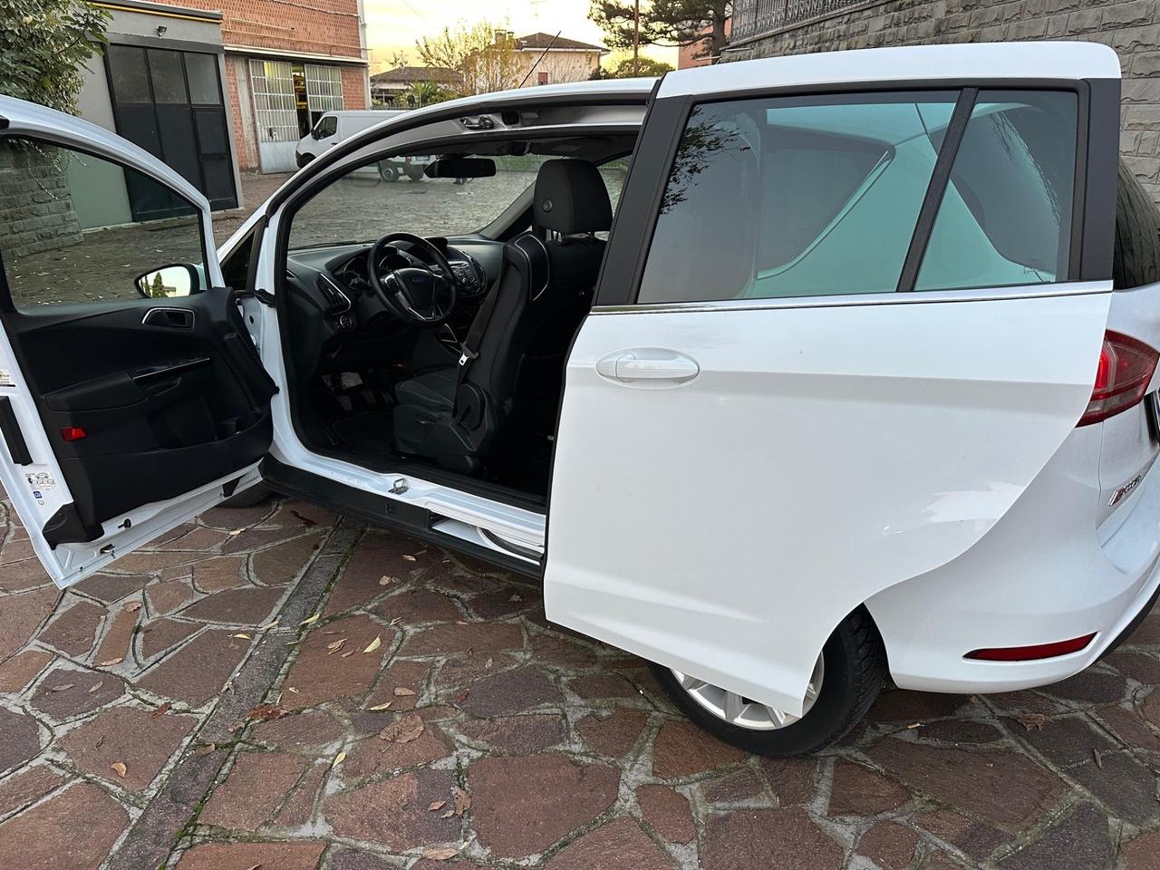 Ford B-Max 1.4 90 CV GPL Titanium Neopatentati