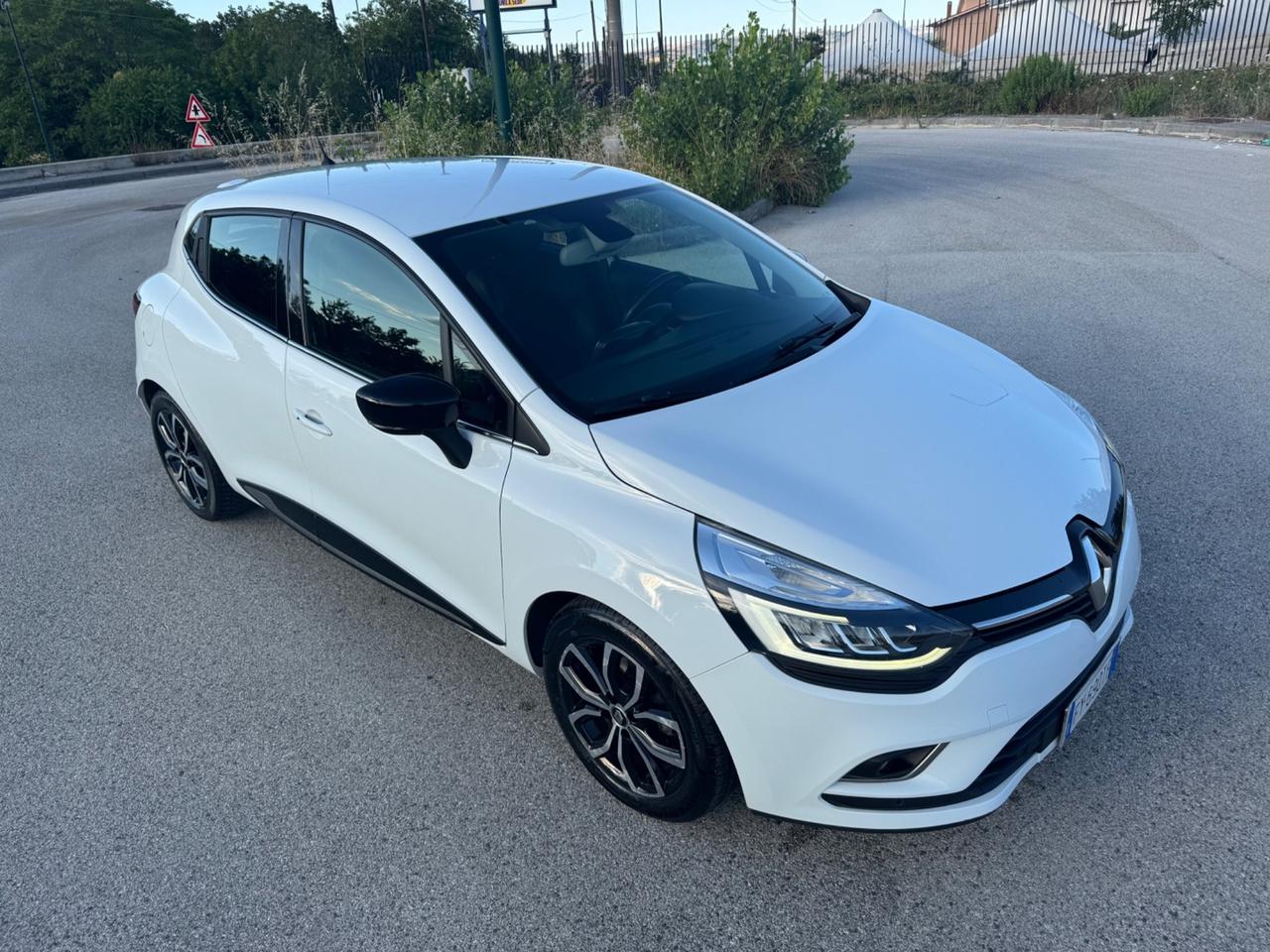Renault Clio dCi 8V 75 CV 5 porte Moschino Life N 1 (autocarro)