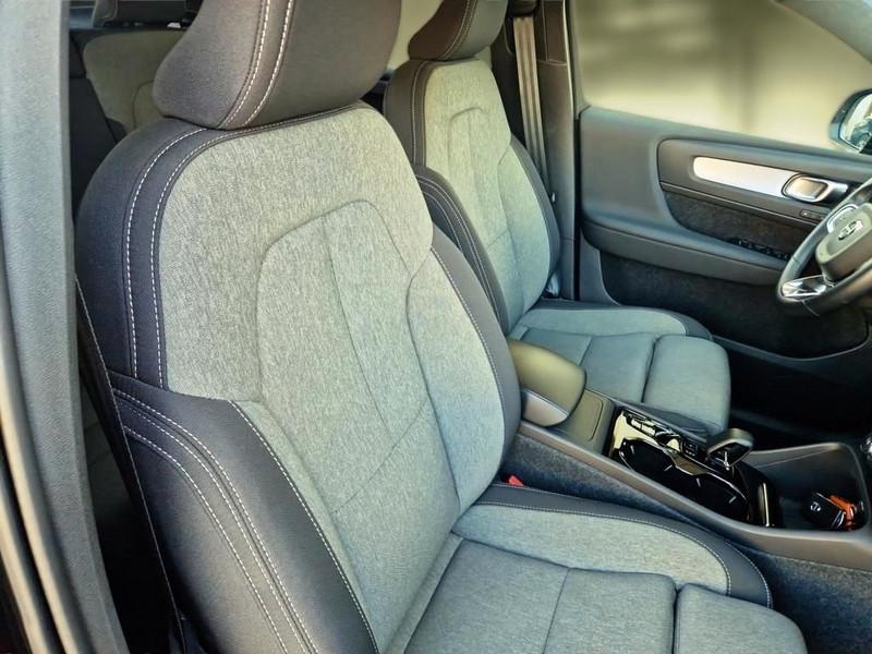 VOLVO XC40 B3 automatico Plus Dark