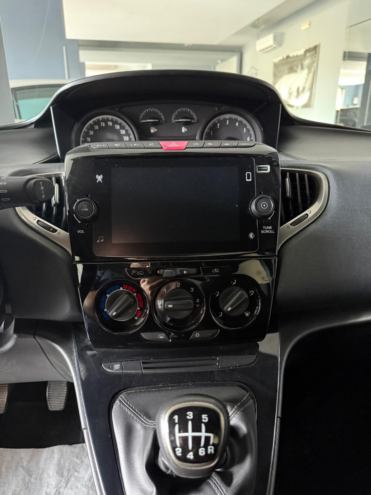 Lancia Ypsilon 1.0 FireFly 5 porte S&S Hybrid Gold 2023