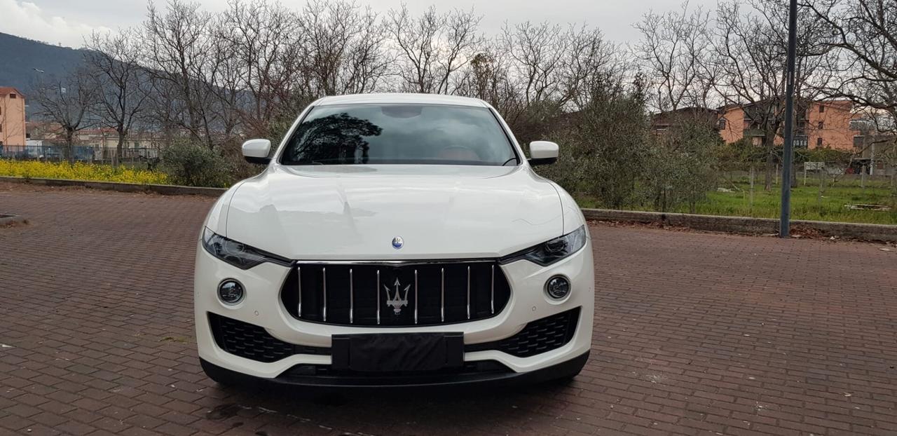 Maserati Levante V6 Diesel 275 Granlusso,pelle rossa,cerchi 21,navi,fari led bixeno,retrocamera,vetri scuri