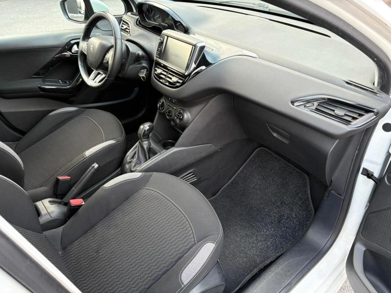 PEUGEOT 208 1.6 DIESEL 75 CV ADATTA NEOPATENTATI