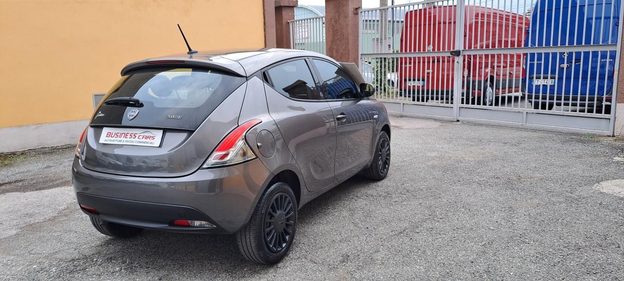 Lancia Ypsilon 1.0 FireFly 5 porte S&S Hybrid Ecochic Silver KM. 18000 AUTO PER NEOPATENTATI