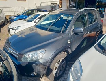 Toyota RAV 4 RAV4 2.2 D-4D 136 CV Luxury gancio traino