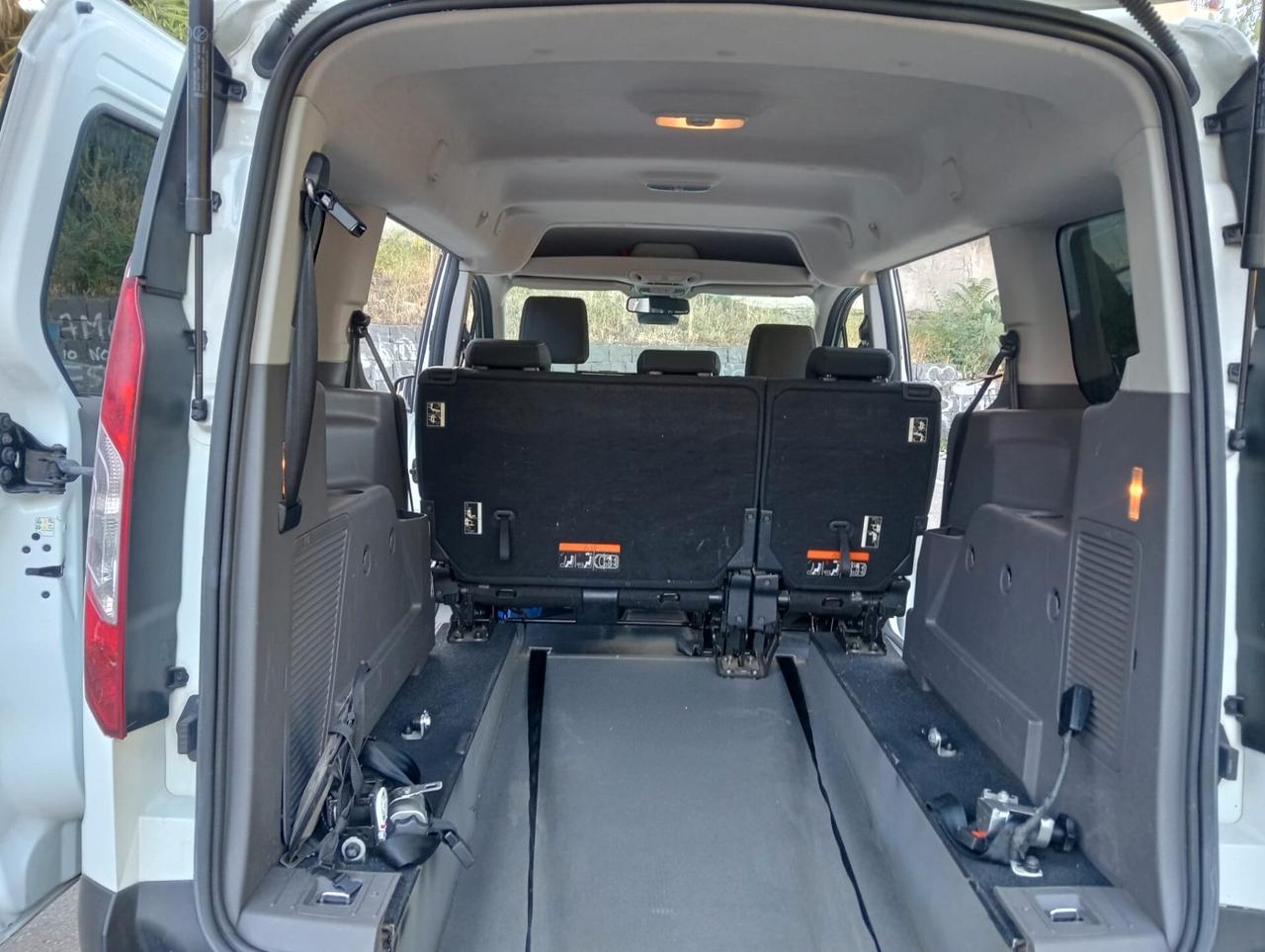 Ford Transit Connect Pianale ribassato con rampa disabili carrozzina