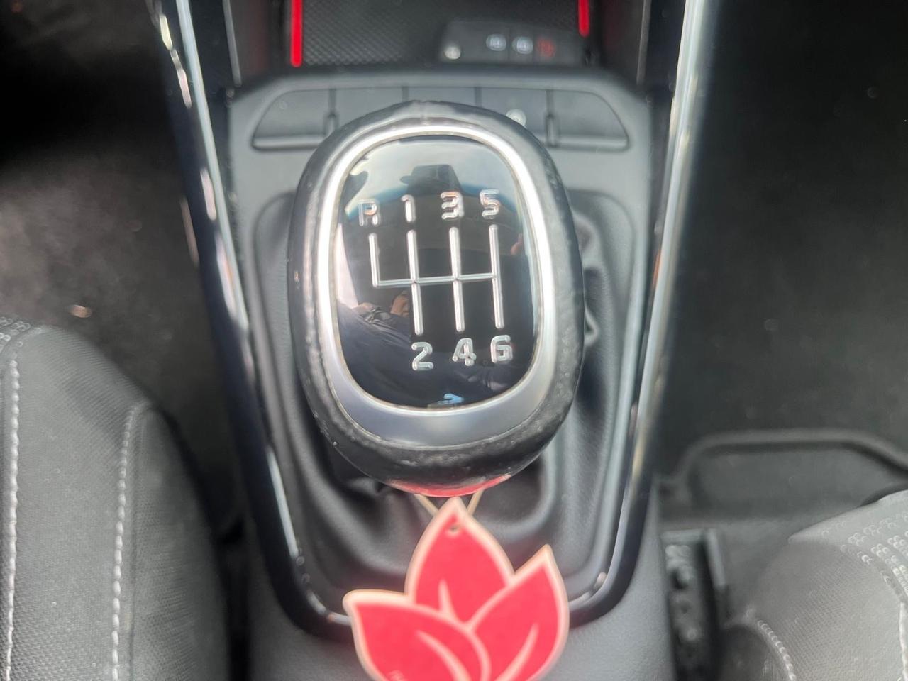 Kia Stonic -1.4MPI-gpl style design pack-2019