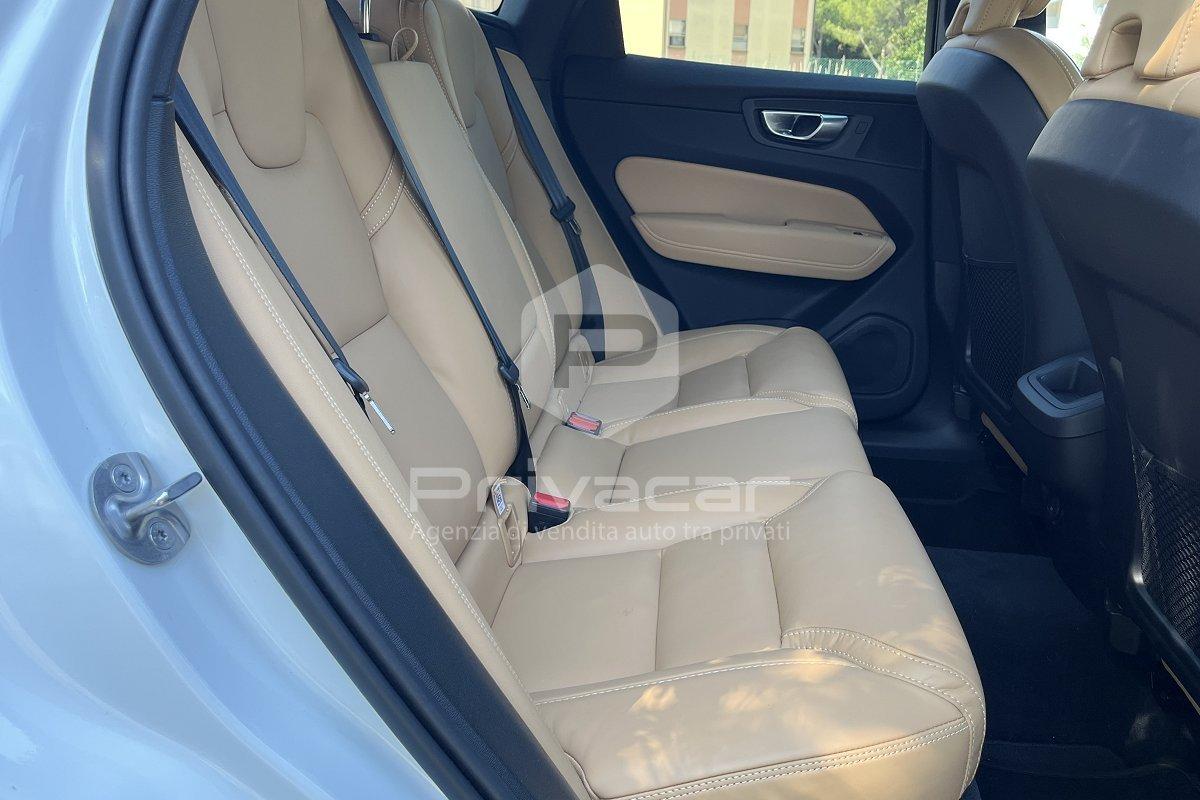 VOLVO XC60 B4 (d) AWD automatico Plus Dark