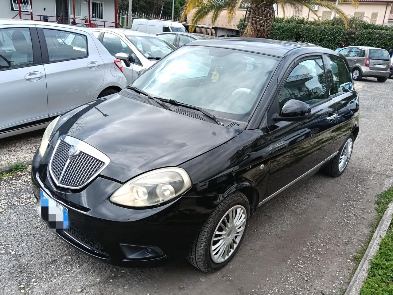 Lancia Ypsilon 1.3 MJT 75 CV Unyca