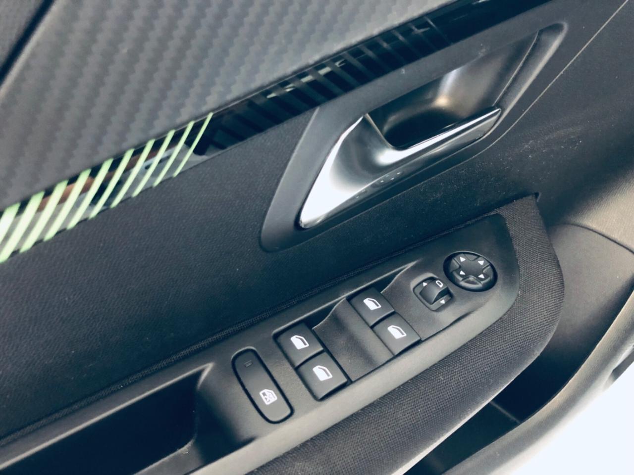 Peugeot 208 1.2 benzina neopatenti 15mila km