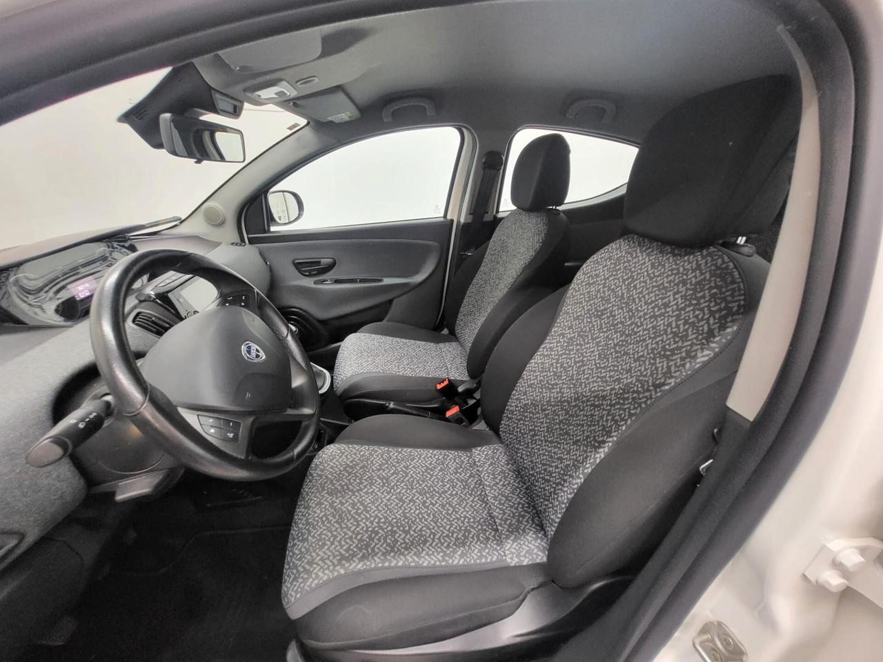 Lancia Ypsilon 1.0 FireFly 5 porte S&S Hybrid Ecochic A. Ferretti