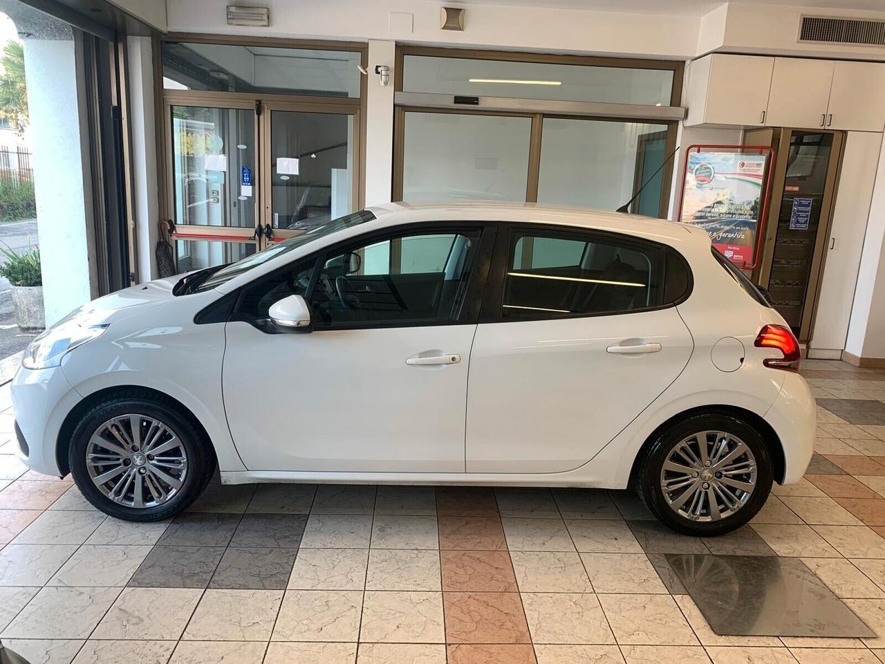 Peugeot 208 PureTech 82 5 porte Allure