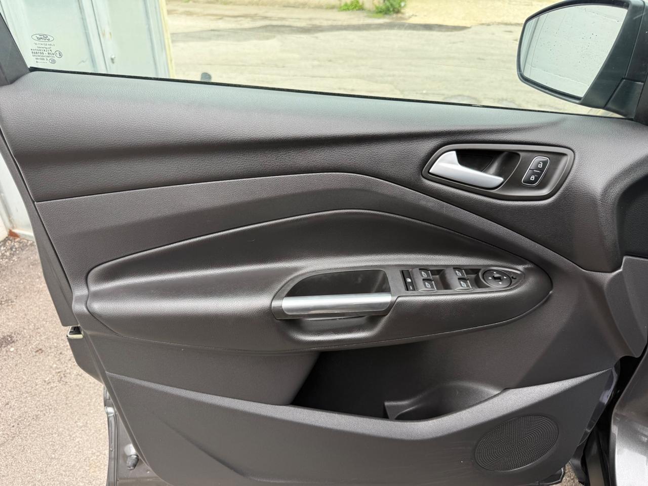 Ford Kuga 1.5 TDCI 120 CV Cambio Automatico