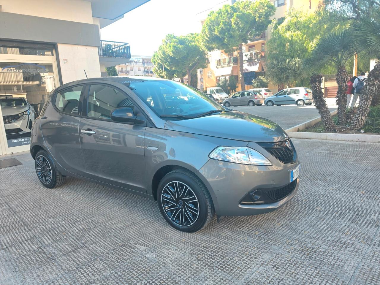 Ypsilon 1.0 FireFly 5 porte S&S Hybrid Silver