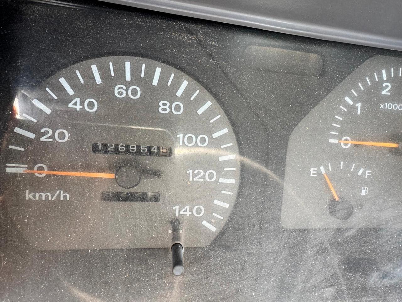 Nissan Cabstar E 110.35 3.0 Tdi con cassone ribaltabile trilaterale