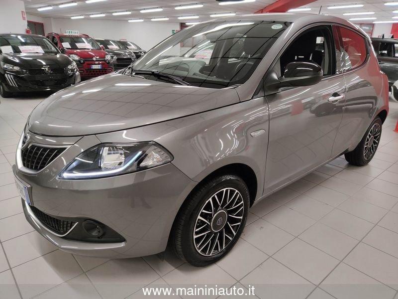 Lancia Ypsilon 1.0 70cv Hybrid 5p Platino + Car Play