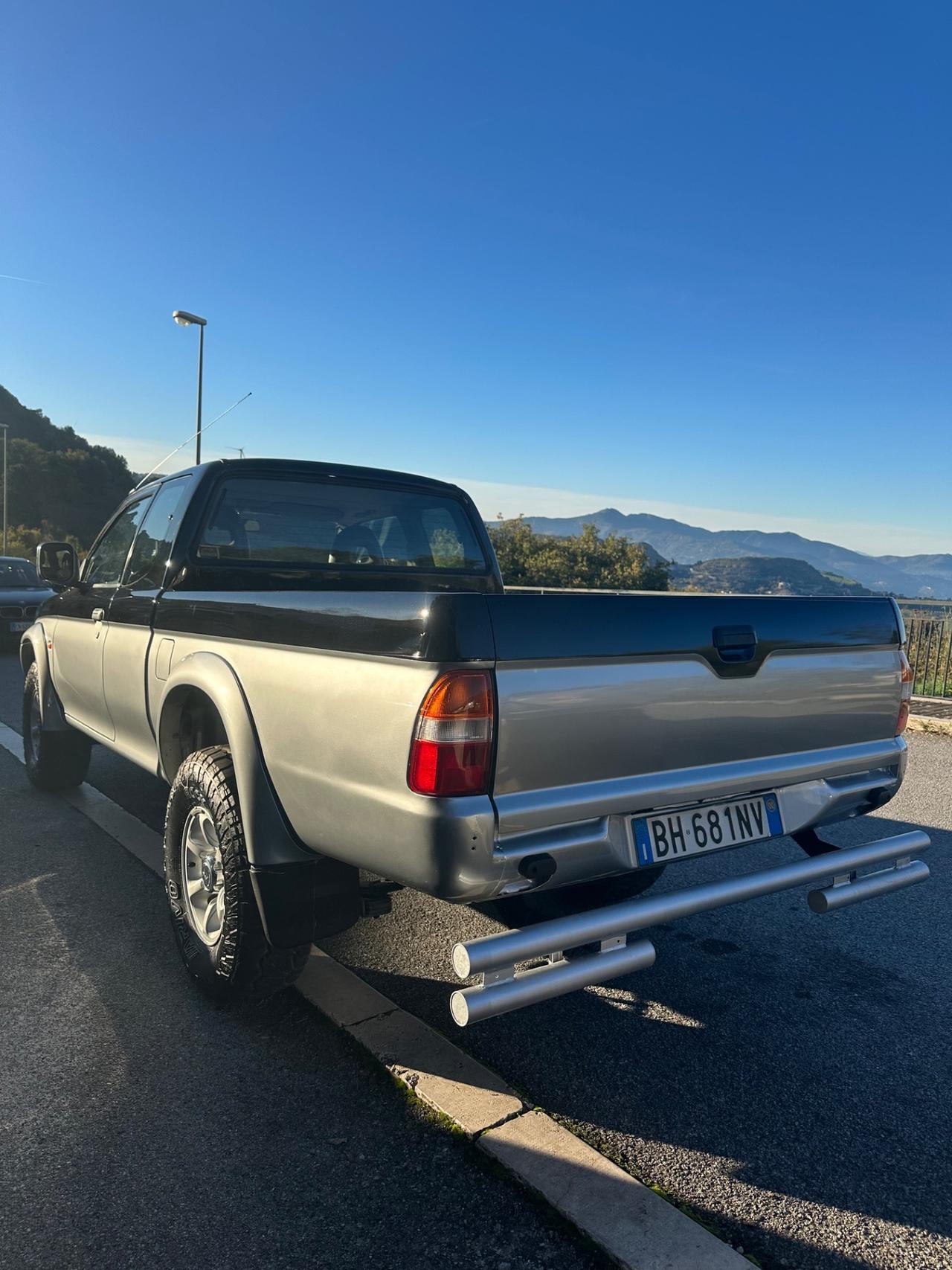 Mitsubishi L200 2.5 TDI 4WD Club Cab Pick-up GLS