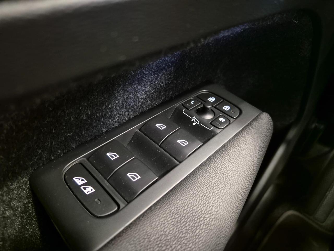 Volvo XC40 2.0 d3 R-design geartronic - UNIPROPRIETARIO - ACC/Lim - Cam