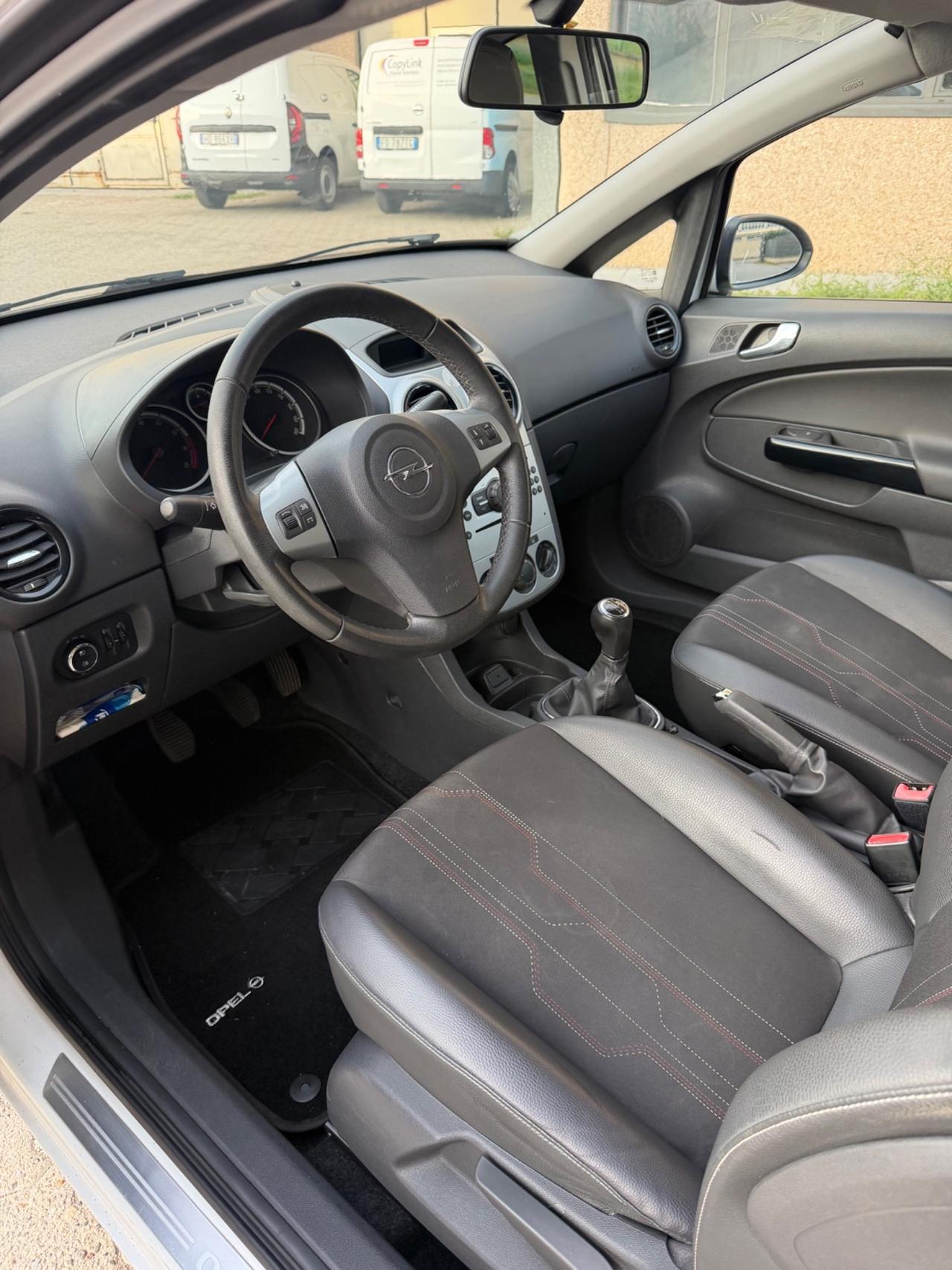 Opel Corsa 1.2 benzina gpl 2012