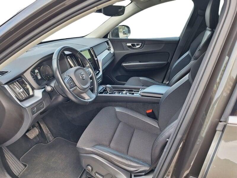 Volvo XC60 B4 197+14 CV AWD Automatica NAVI LED Momentum Pro