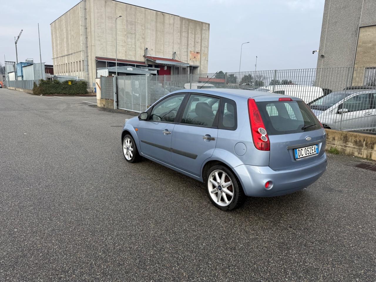 Ford Fiesta 1.2 16V 5p. Ghia