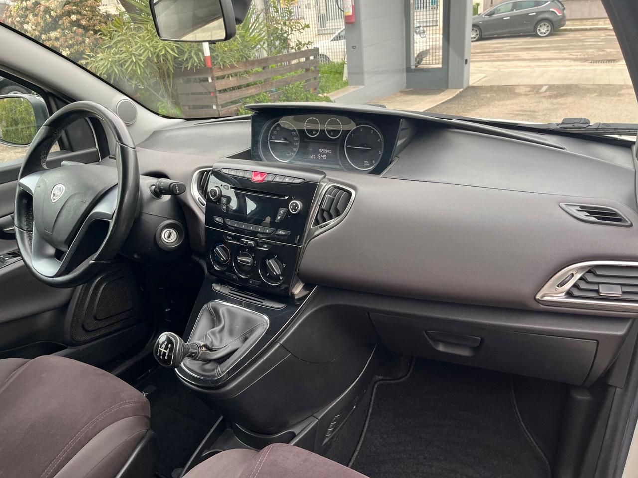 Lancia Ypsilon 1.3 mjt 95cv S&S Gold PDC/CLIMA. OK NEOPAT. PERF.