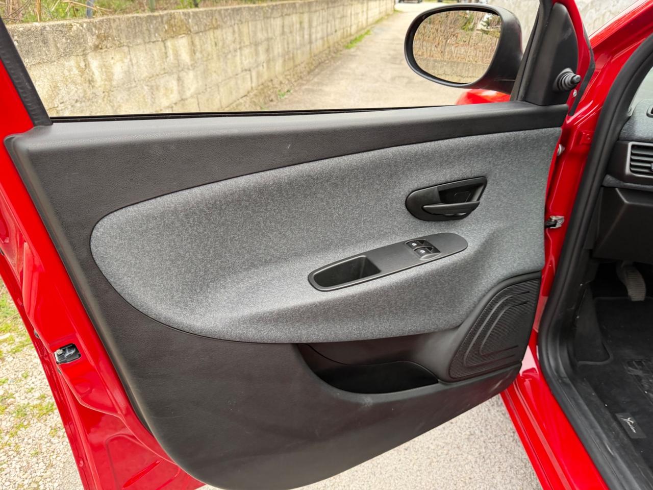 Lancia Ypsilon 1.0 FireFly 5 porte S&S Hybrid Gold