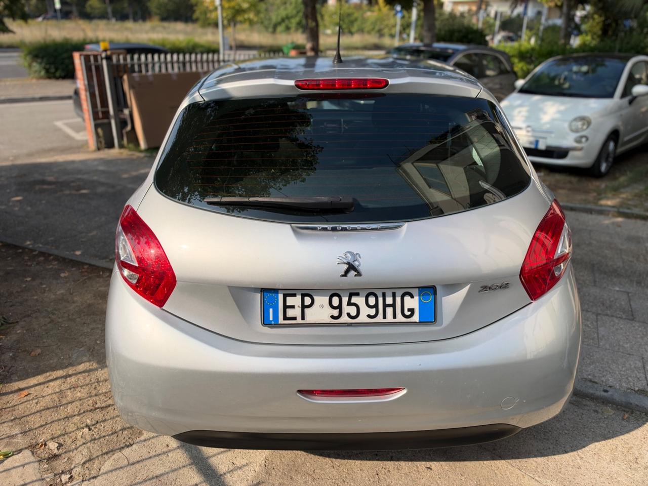 Peugeot 208 1.4 HDi 68 CV 5 porte Allure