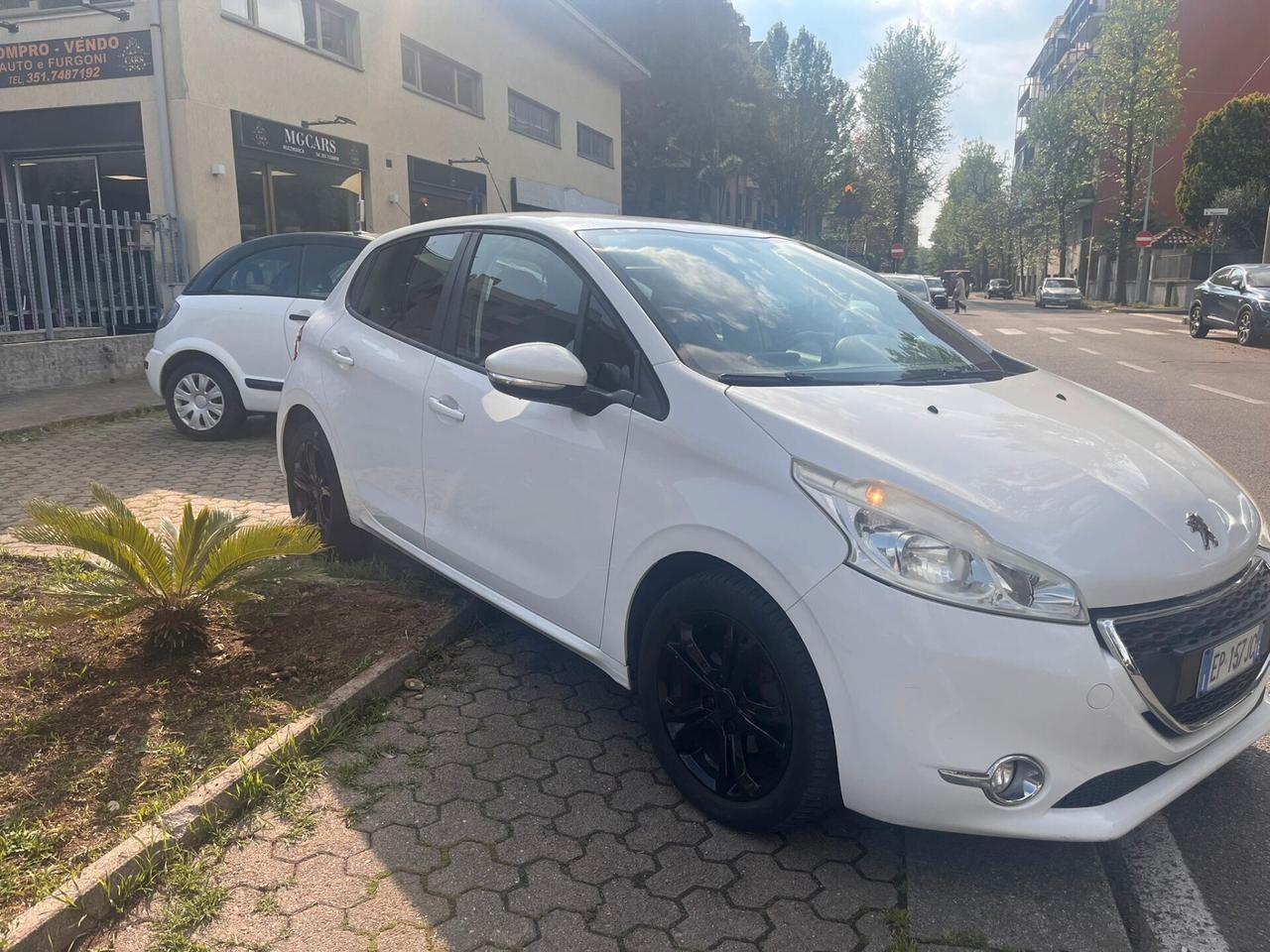 Peugeot 208 1.2 VTi 82 CV 5 porte Allure - 2012