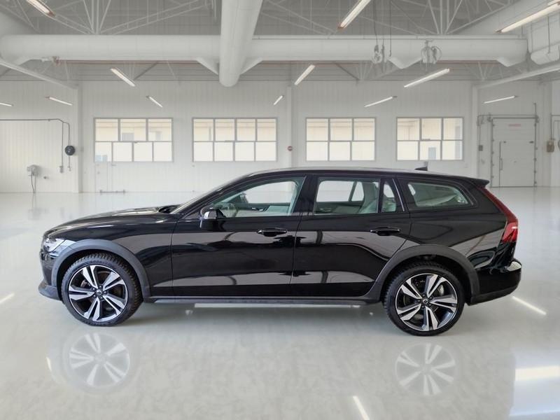 VOLVO V60 CROSS COUNTRY B4 D AWD AUTOM. ULTIMATE 5 PORTE STATION WAGON