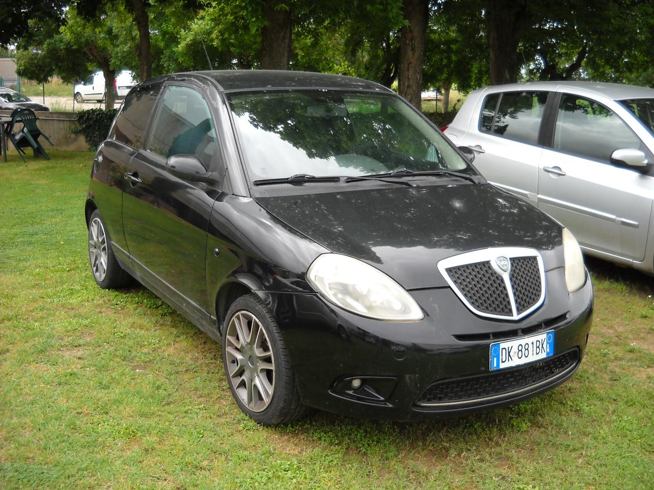 Lancia Ypsilon 1.3 MJT 105 CV Sport MomoDesign