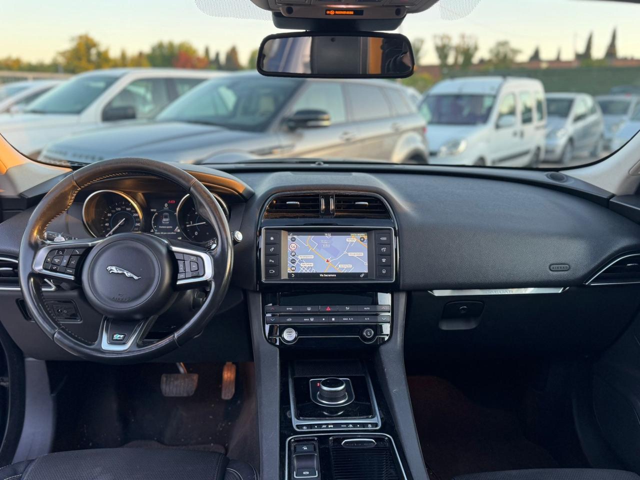 Jaguar F-Pace 2.0 D 180 CV AWD aut. R-Sport