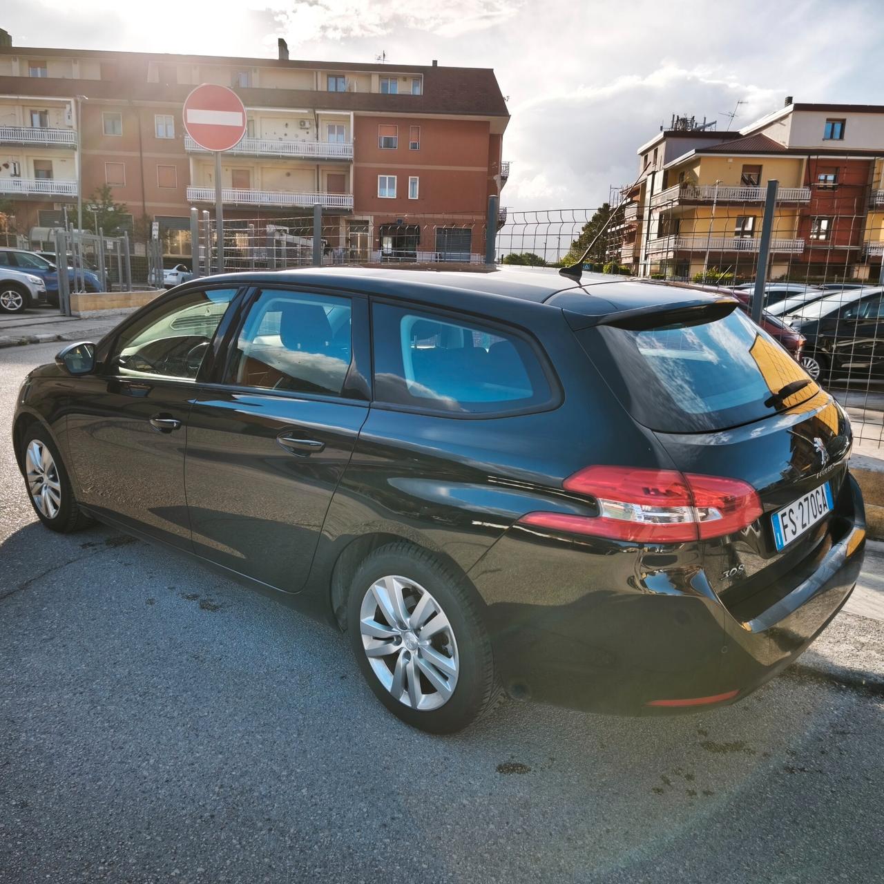 Peugeot 308 BlueHDi 130 S&S Business
