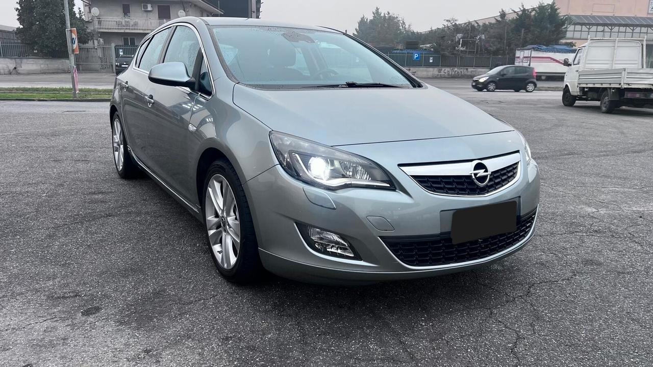 Opel Astra 1.6 Turbo 180CV 5 porte Cosmo S