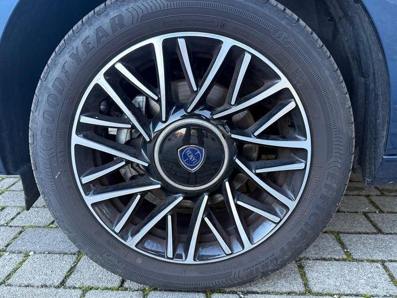 Lancia Ypsilon Ypsilon 1.0 FireFly 5 porte S&S Hybrid Platino
