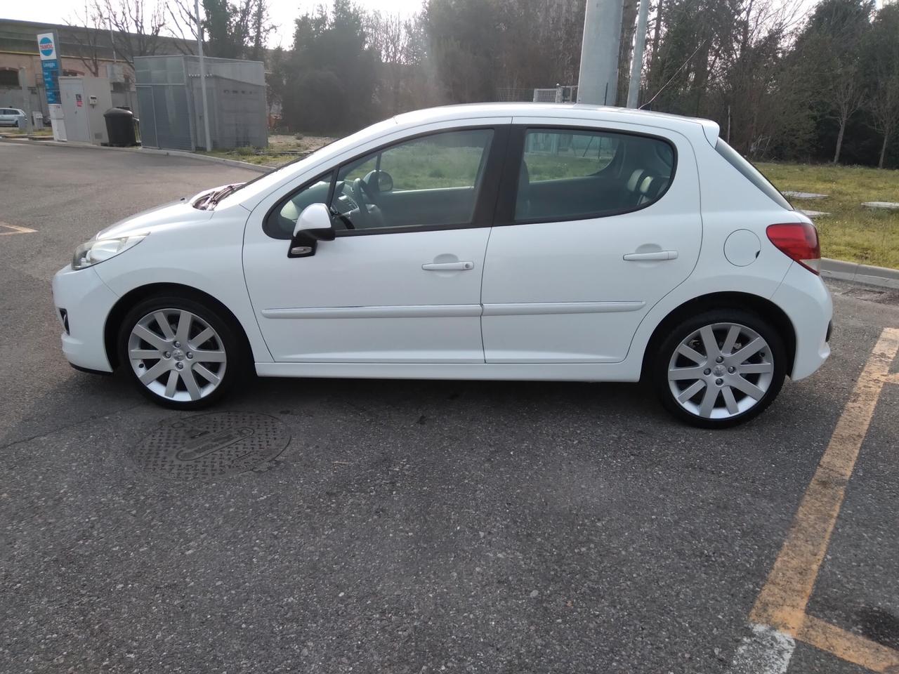 Peugeot 207 1.6 turbo 156CV 6marce 5p. Allure