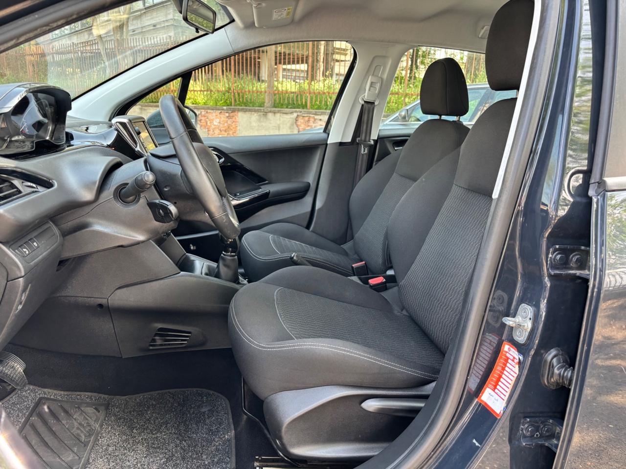 Peugeot 208 PureTech 82 5 porte Allure