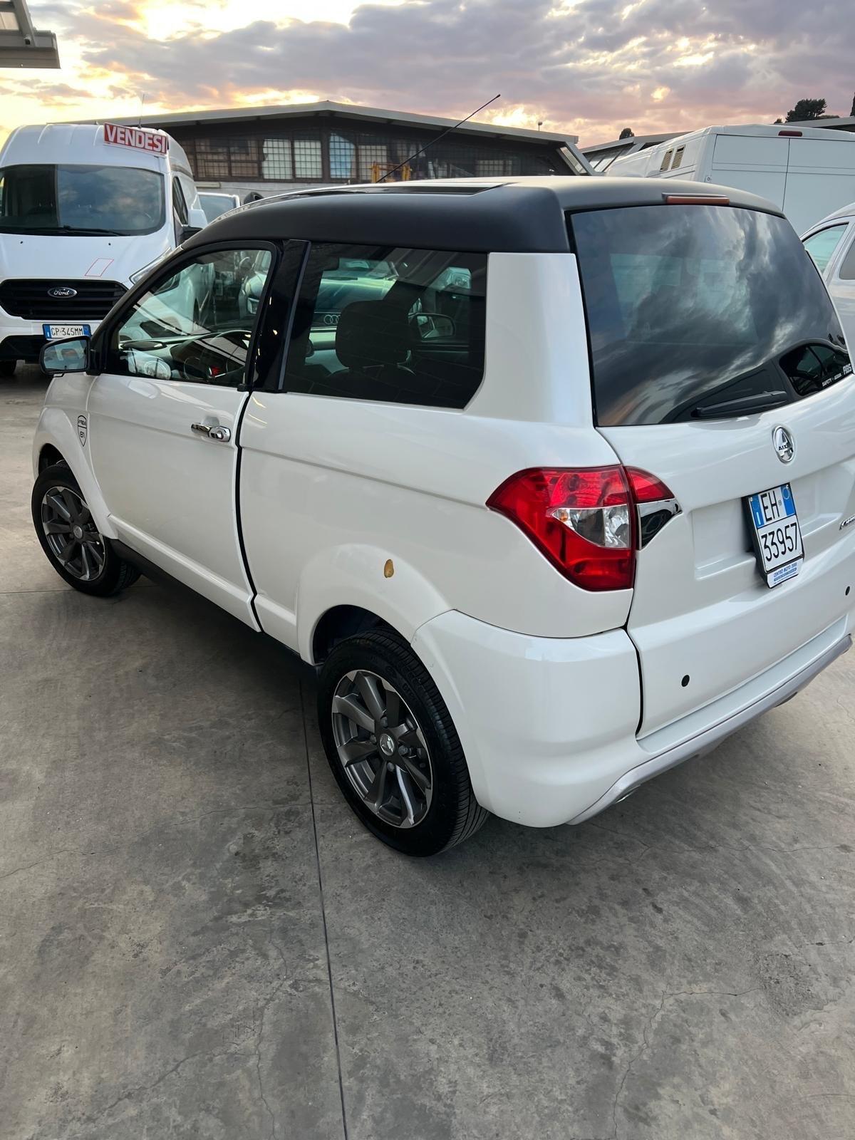 Aixam Crossover Premium Vision 4 posti si guida dai 16 anni con patente B1