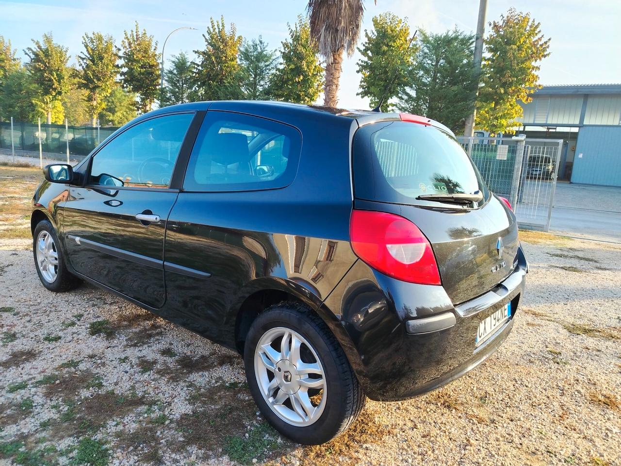 Renault Clio 1.2 16V 3 porte Luxe
