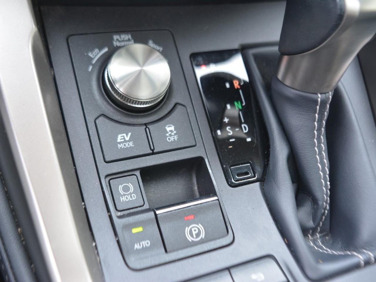 Lexus NX 300 2.5 hybrid luxury 4wd cvt