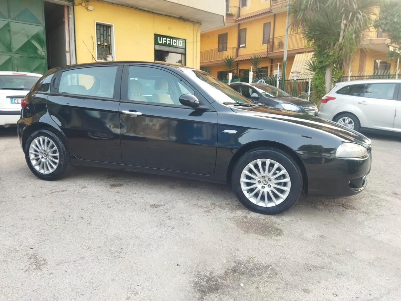 Alfa Romeo 147 1.6 Gpl Distinctive