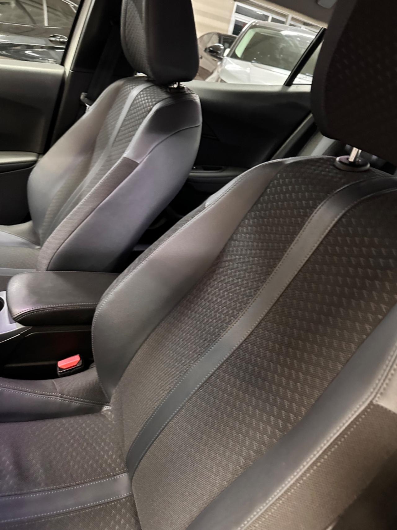 Peugeot 2008 BlueHDi 130 S&S EAT8 Allure Navi Pack