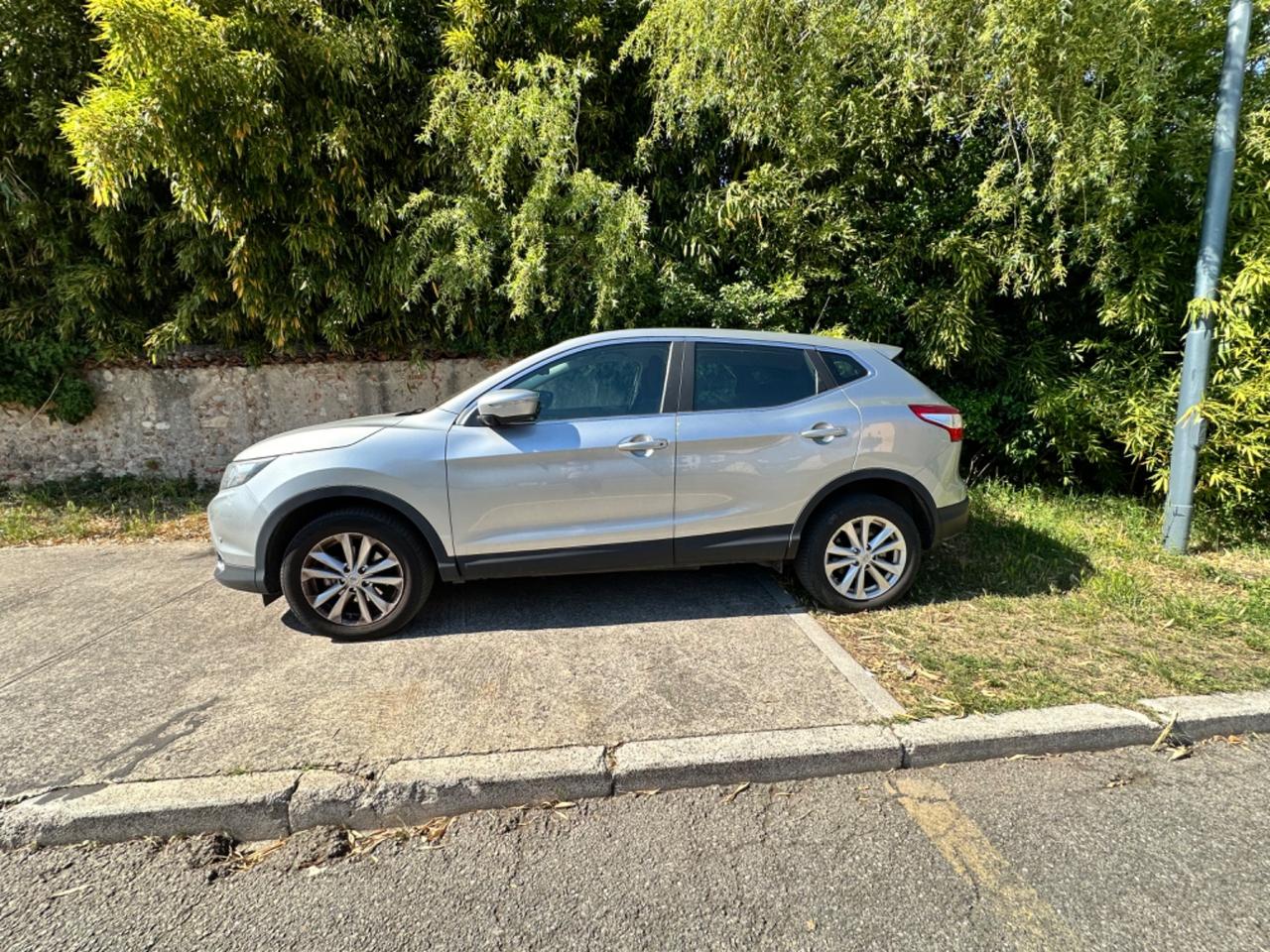 Nissan Qashqai 1.6 dCi 4x4 Tekna. Tagliandi certificati