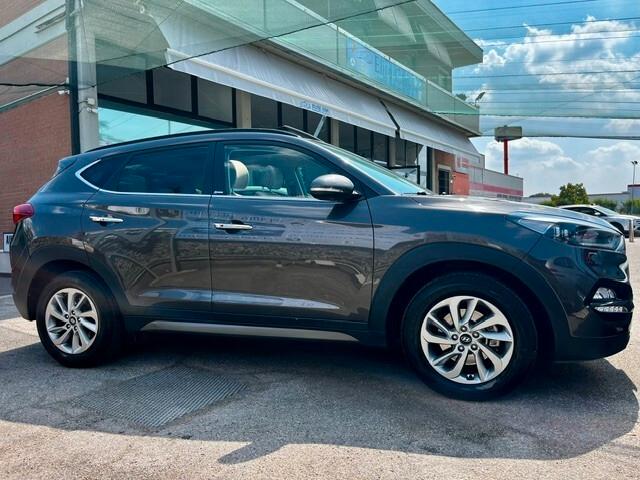 Hyundai TUCSON 1.7 crdi Xpossible 2wd 115cv " TETTO / NAVI / TELECAMERA/....