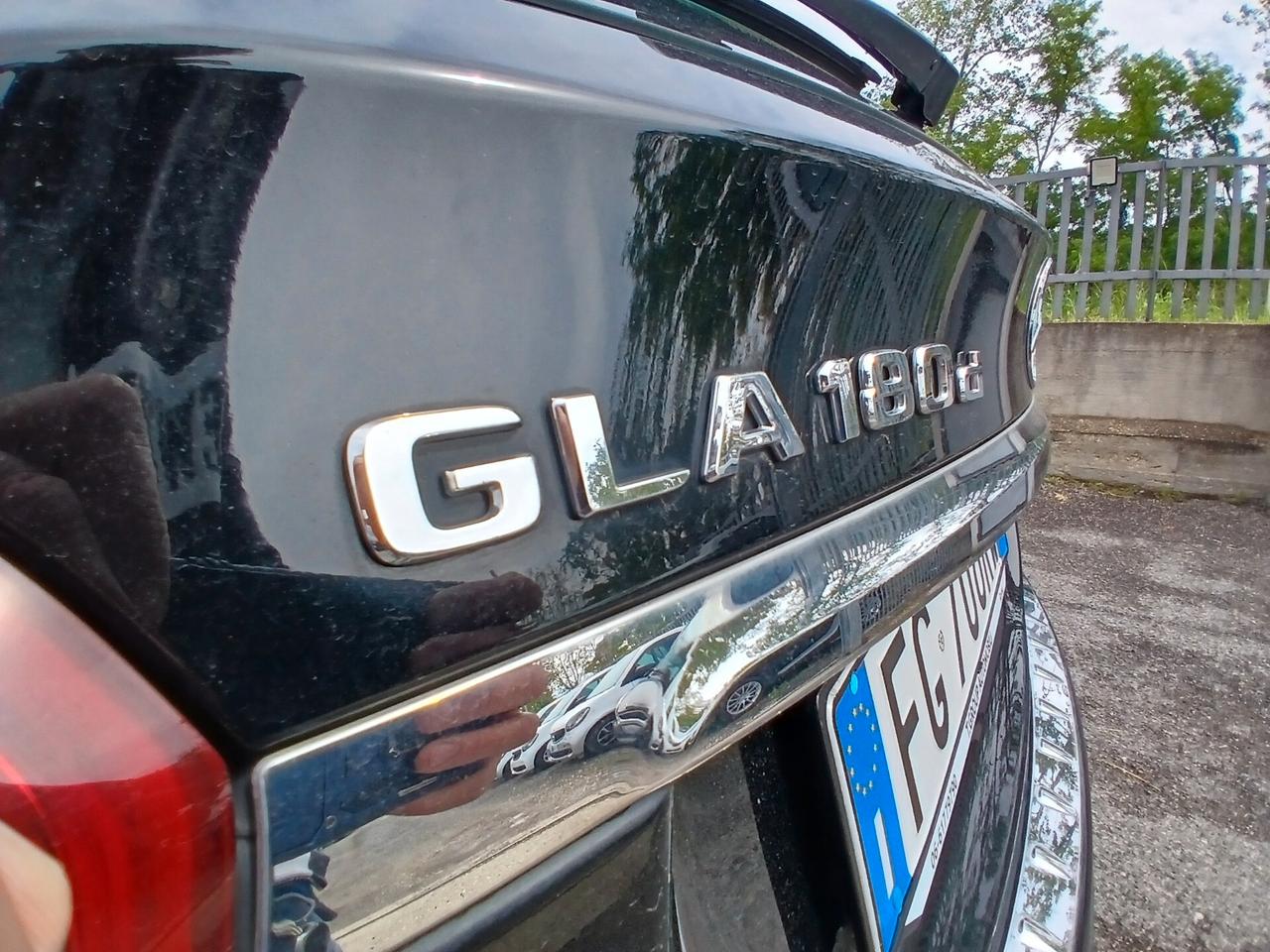 Mercedes-benz GLA 180 d Premium