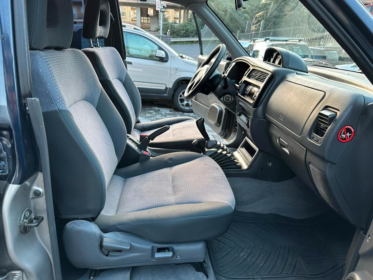 Mitsubishi L200 2.5 TDI 4WD Club Cab Pup. GLS Targ.