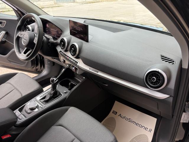AUDI Q2 30 TDI S tronic Admired Advanced COCKPIT