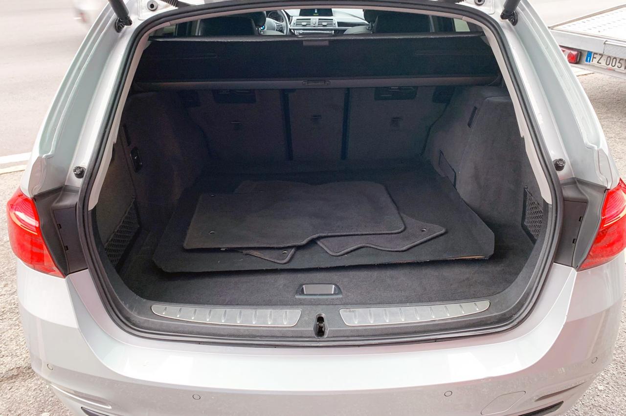 BMW 318d SW 150 CV TETTO APRIBILE INTERNI IN PELLE SEDILI RISCALDATI ED ELETTRICI
